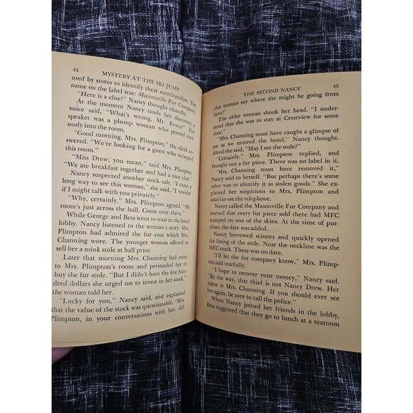 1968 Edition Nancy Drew Mystery At The Ski Jump book - Picture 7 of 8